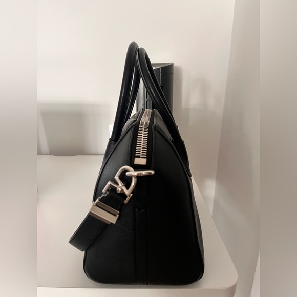 GIVENCHY Sugar Goatskin Small Antigona Black - Picture 4 of 6